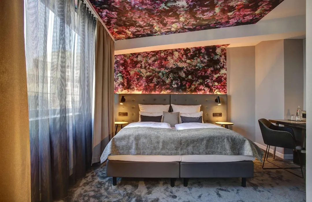 Vienna House Easy by Wyndham Hamburg Hauptbahnhof-1